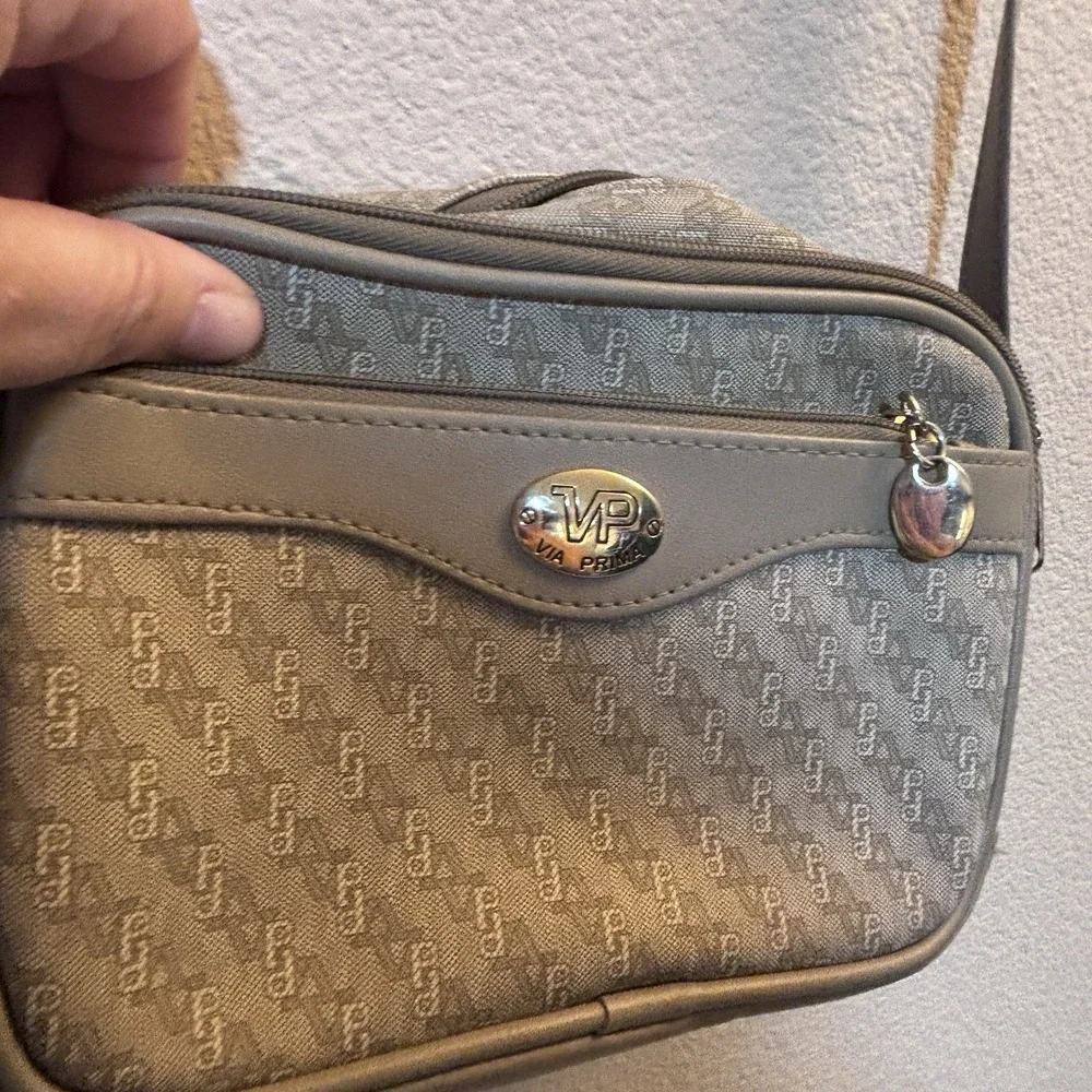 Vintage Via Prima Tan Crossbody Purse Handbag Bag Leather Zipper Pockets Clean - Picture 2 of 13